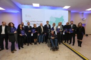 Zajednička fotografija sudionika svečanosti uručenja ugovora